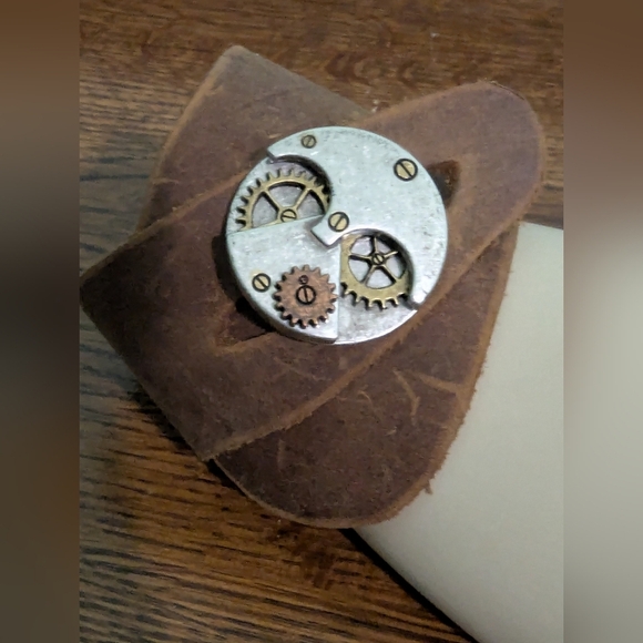Steampunk ROUND "Gears"  asymmetrical Brown Leather - Picture 3 of 6